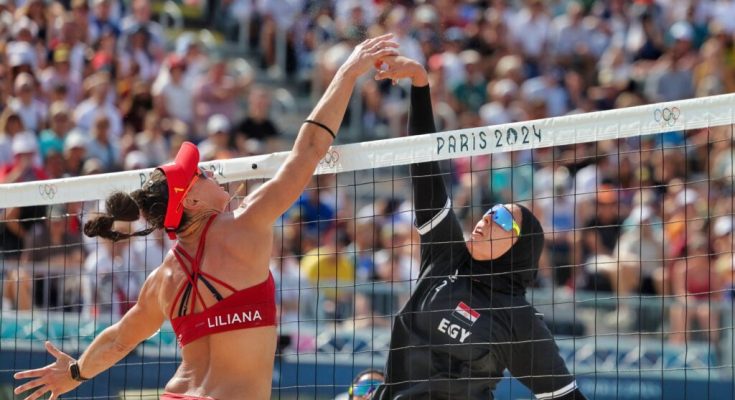 Spain’s Liliana Fernandez Steiner and Egypt’s Doaa Elghobashy (Photo by Thomas Samson/AFP via Getty Images)