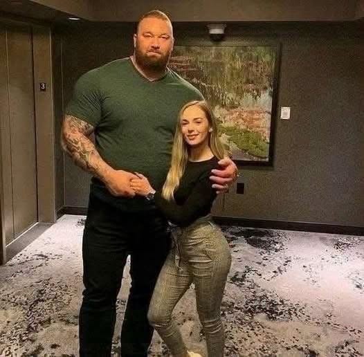 Scientists Reveal Why Height Differences Feel So Powerful… And It’s Not What People Expected