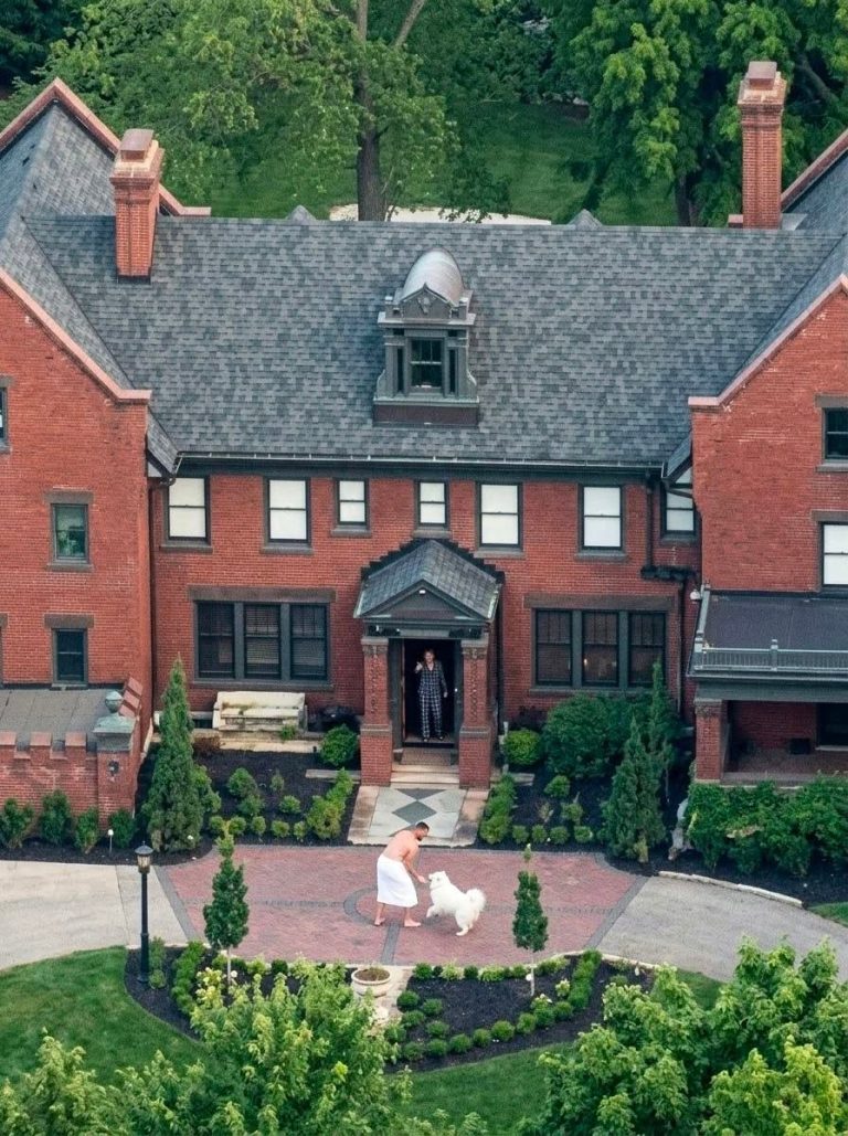 Taylor Swift Reportedly Doesn’t Want to Move Into Travis Kelce’s Ohio Mansion